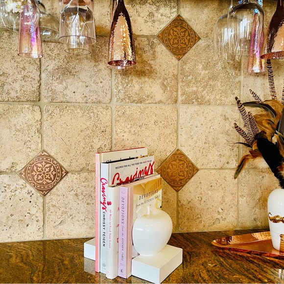 NEW! Happy Chic Jonathan Adler WHITE Apple Bookends NIB - Picture 8 of 17